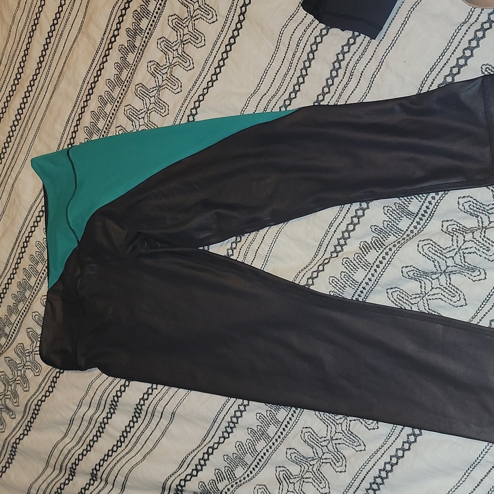 Zyia active black & jade river stone metallic light n Tight hi rise 7/8
